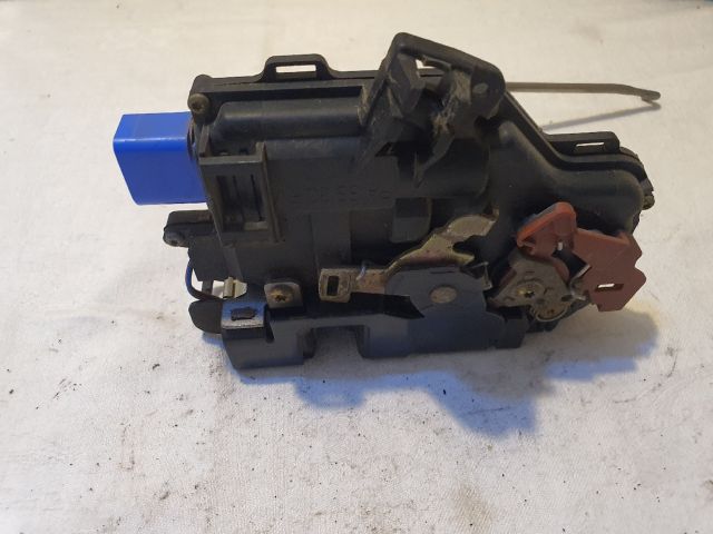 bontott AUDI A8 Jobb első Ajtózár