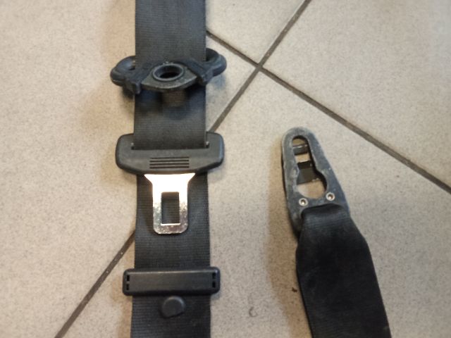 bontott AUDI A8 Jobb első Biztonsági Öv