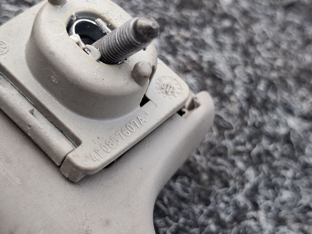 bontott AUDI A8 Jobb első Kapaszkodó (Felső)