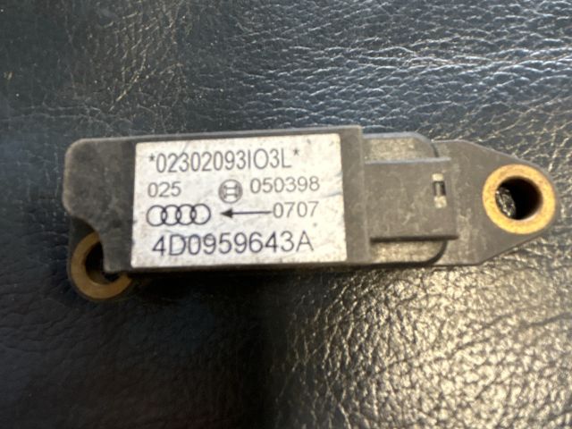 bontott AUDI A8 Jobb első Oldal Ütközés Érzékelő