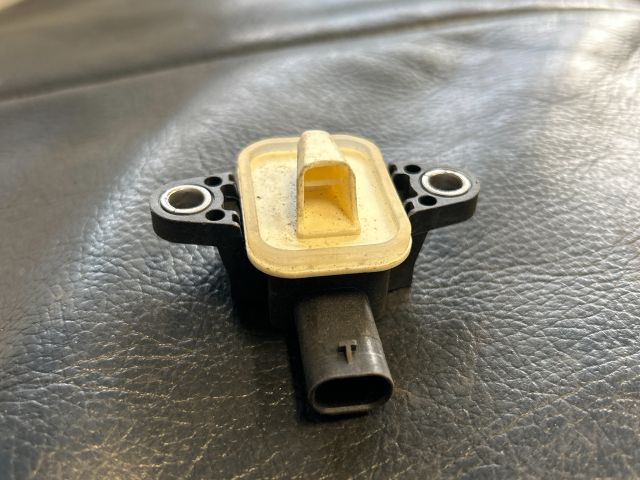 bontott AUDI A8 Jobb első Oldal Ütközés Érzékelő