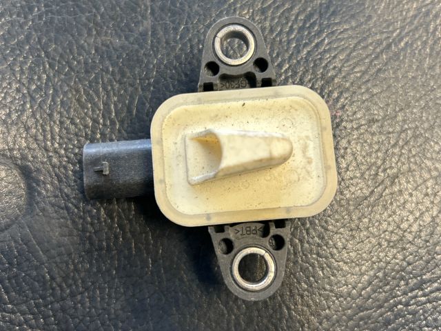 bontott AUDI A8 Jobb első Oldal Ütközés Érzékelő