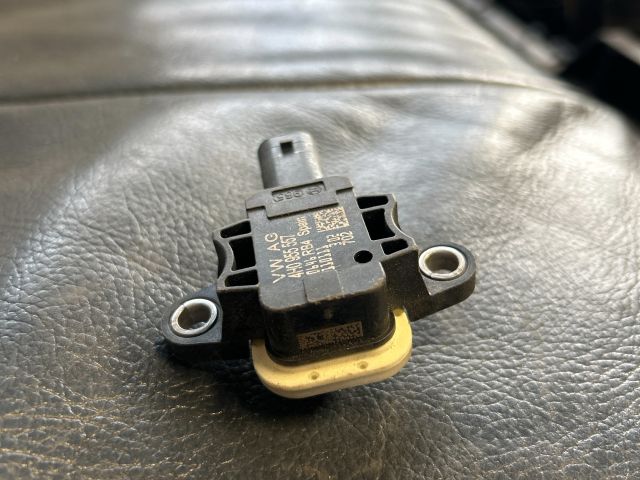 bontott AUDI A8 Jobb első Oldal Ütközés Érzékelő