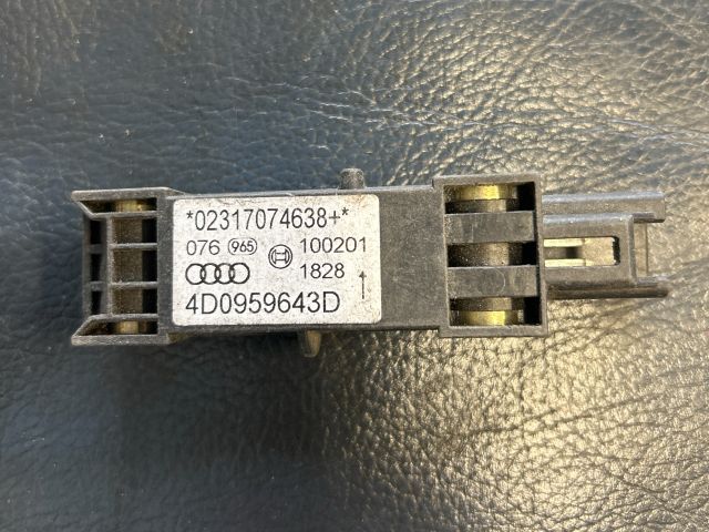 bontott AUDI A8 Jobb első Oldal Ütközés Érzékelő