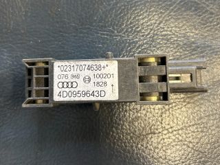 bontott AUDI A8 Jobb első Oldal Ütközés Érzékelő