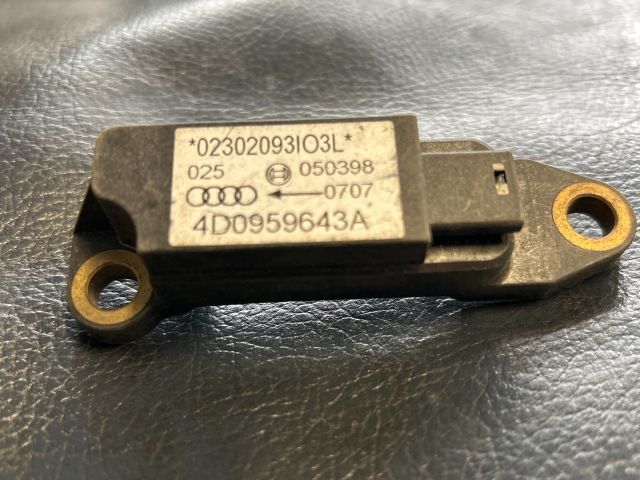 bontott AUDI A8 Jobb első Oldal Ütközés Érzékelő