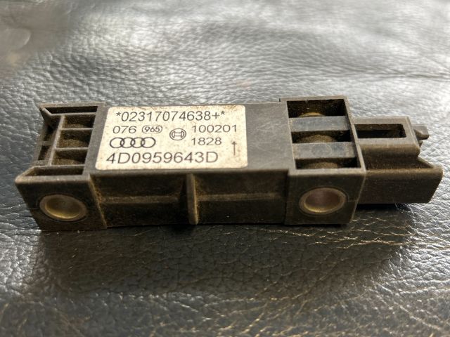 bontott AUDI A8 Jobb első Oldal Ütközés Érzékelő