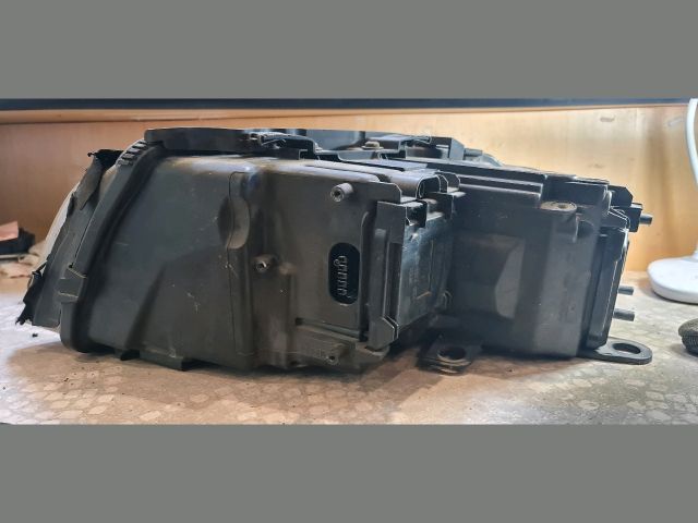 bontott AUDI A8 Jobb Fényszóró