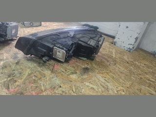 bontott AUDI A8 Jobb Fényszóró