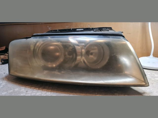 bontott AUDI A8 Jobb Fényszóró