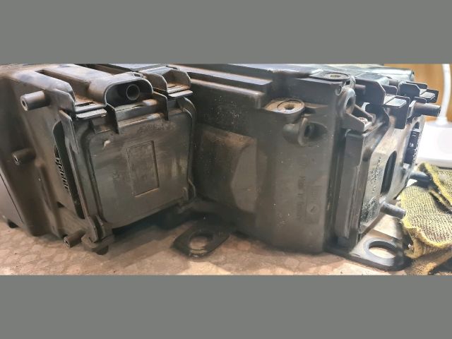 bontott AUDI A8 Jobb Fényszóró