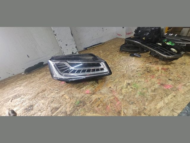 bontott AUDI A8 Jobb Fényszóró