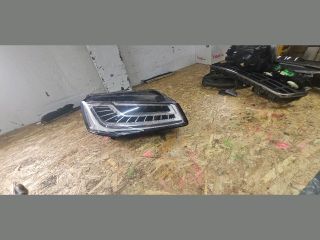 bontott AUDI A8 Jobb Fényszóró