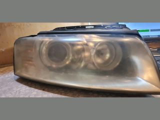 bontott AUDI A8 Jobb Fényszóró