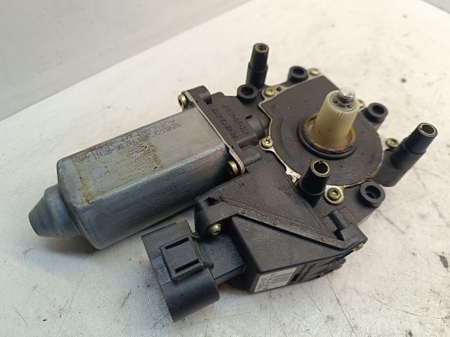 bontott AUDI A8 Jobb hátsó Ablakemelő Motor