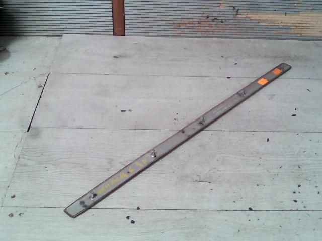 bontott AUDI A8 Jobb hátsó Ajtó Díszléc