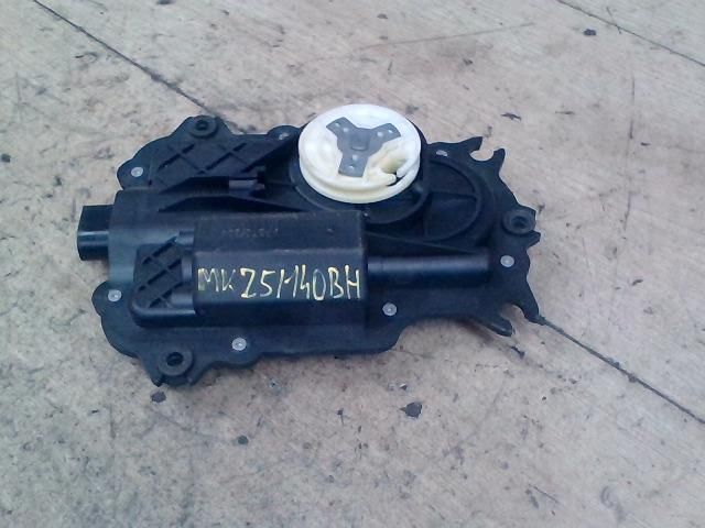 bontott AUDI A8 Jobb hátsó Ajtózár Motor