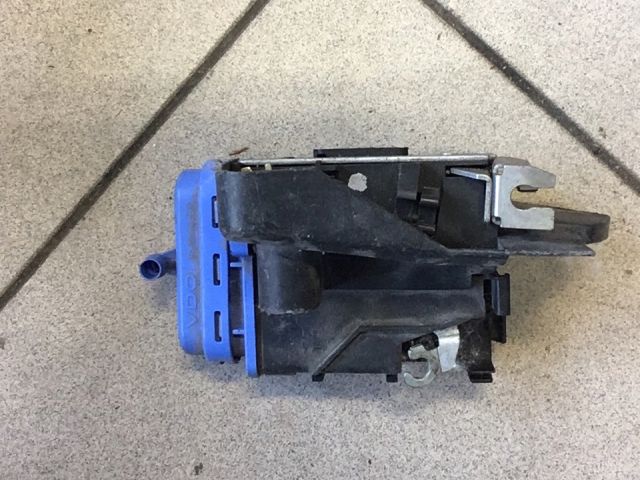 bontott AUDI A8 Jobb hátsó Ajtózár