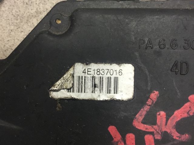 bontott AUDI A8 Jobb hátsó Ajtózár