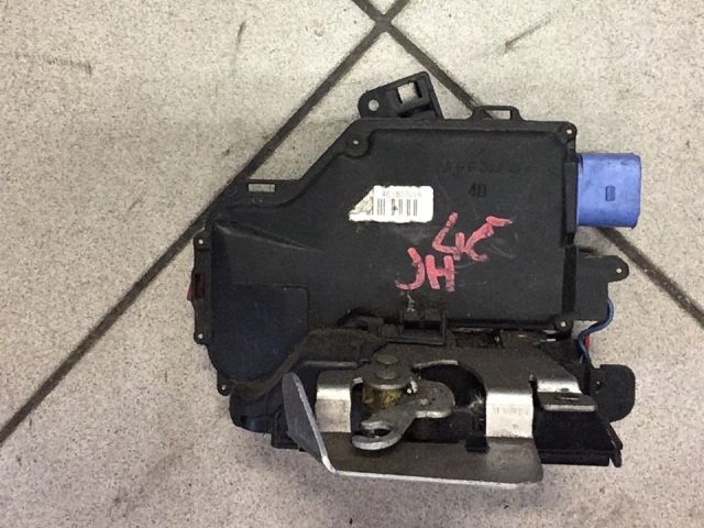 bontott AUDI A8 Jobb hátsó Ajtózár