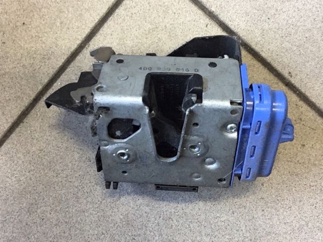 bontott AUDI A8 Jobb hátsó Ajtózár