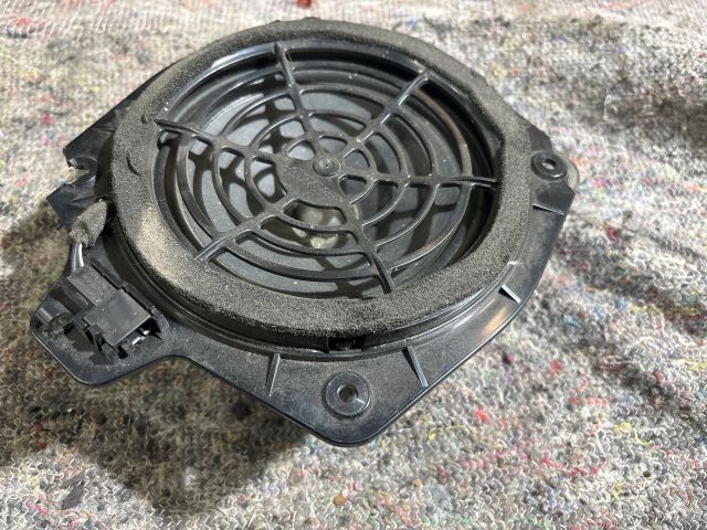 bontott AUDI A8 Jobb hátsó Hangszóró