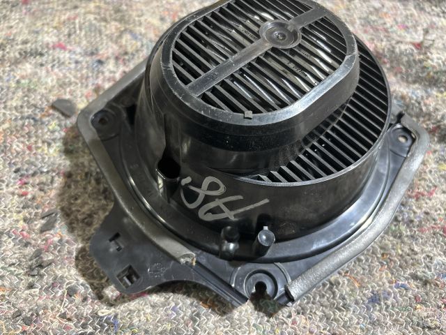 bontott AUDI A8 Jobb hátsó Hangszóró