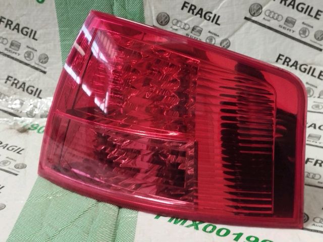 bontott AUDI A8 Jobb Külső Hátsó Lámpa