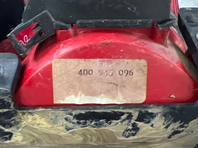 bontott AUDI A8 Jobb Külső Hátsó Lámpa