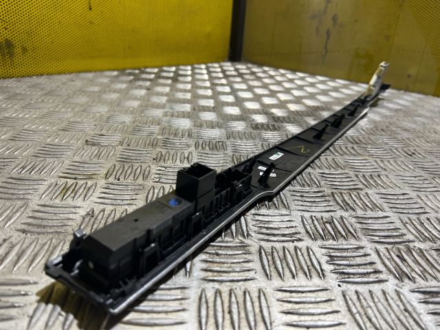 bontott AUDI A8 Jobb Műszerfal Díszléc