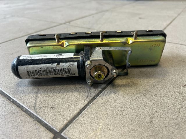 bontott AUDI A8 Jobb Oldallégzsák