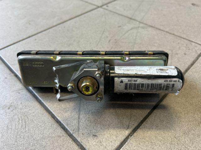 bontott AUDI A8 Jobb Oldallégzsák