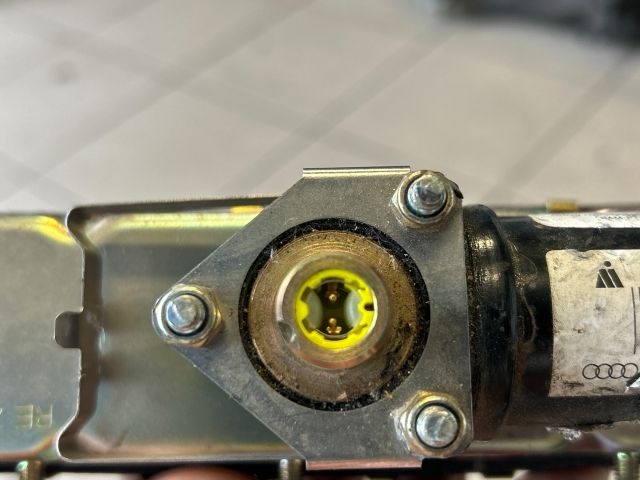 bontott AUDI A8 Jobb Oldallégzsák