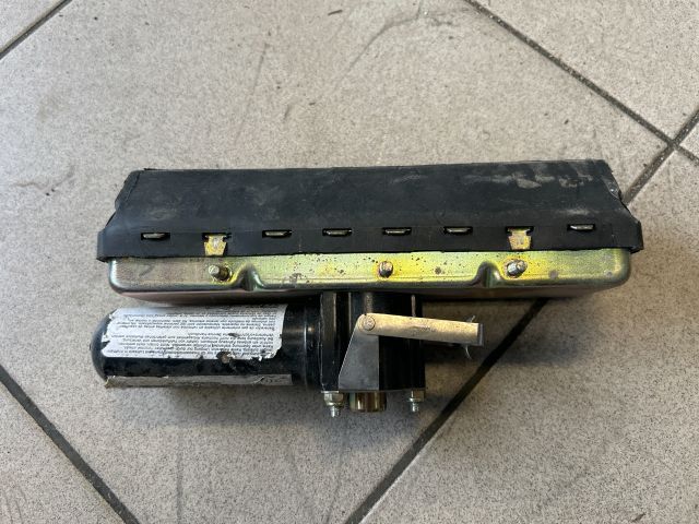 bontott AUDI A8 Jobb Oldallégzsák