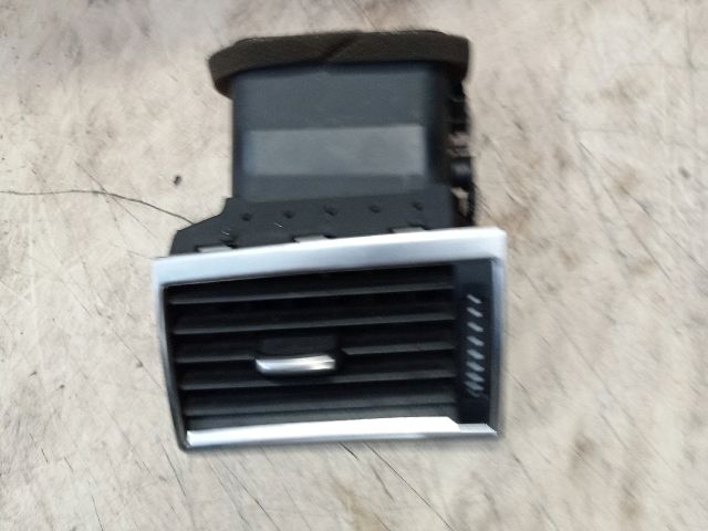 bontott AUDI A8 Jobb Szellőző