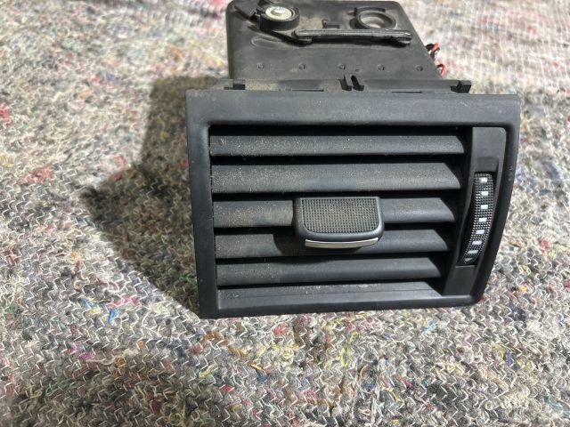 bontott AUDI A8 Jobb Szellőző