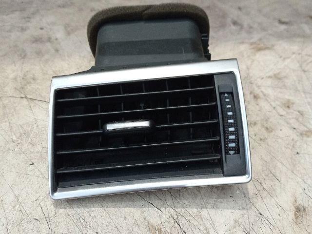 bontott AUDI A8 Jobb Szellőző