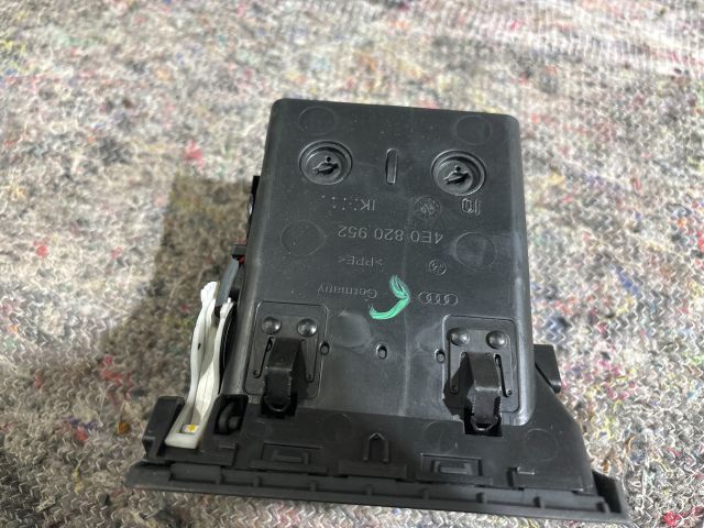 bontott AUDI A8 Jobb Szellőző