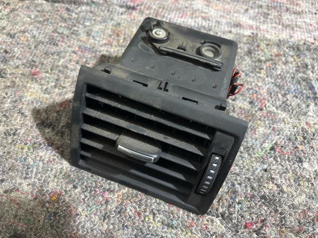 bontott AUDI A8 Jobb Szellőző