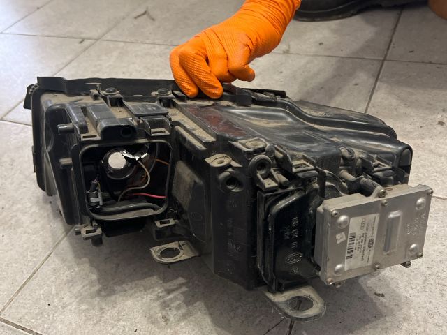 bontott AUDI A8 Jobb Xenon Fényszóró