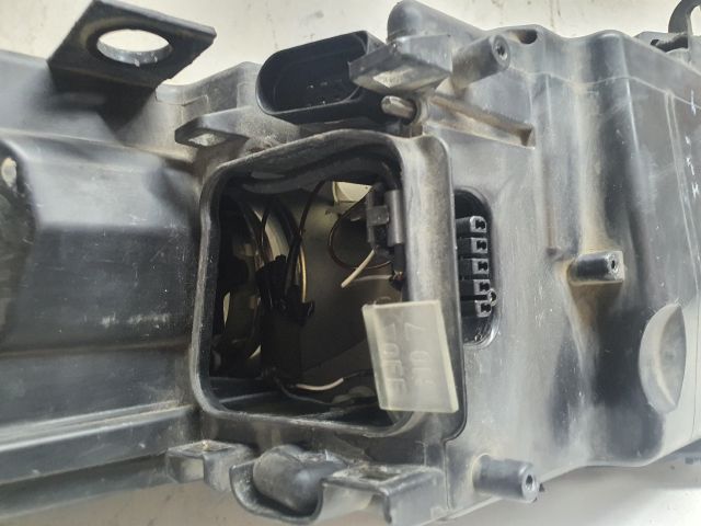 bontott AUDI A8 Jobb Xenon Fényszóró