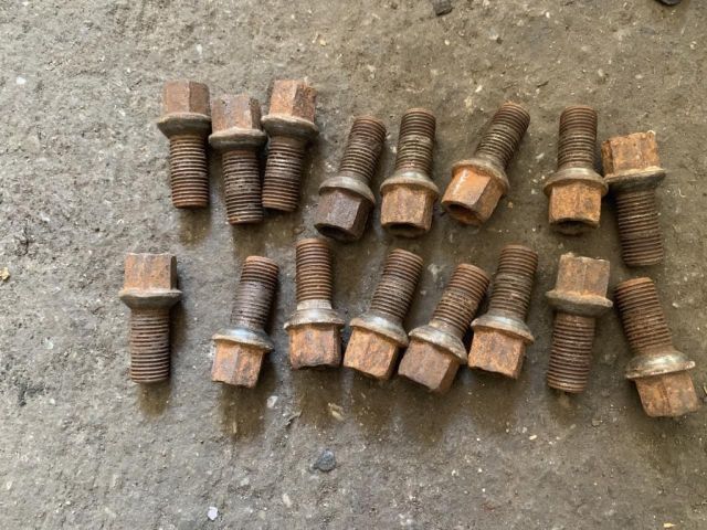 bontott AUDI A8 Kerék Csavar Szett