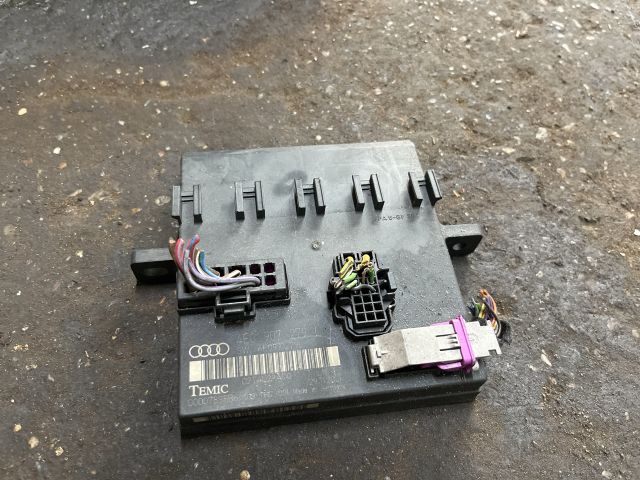 bontott AUDI A8 Komfort Elektronika