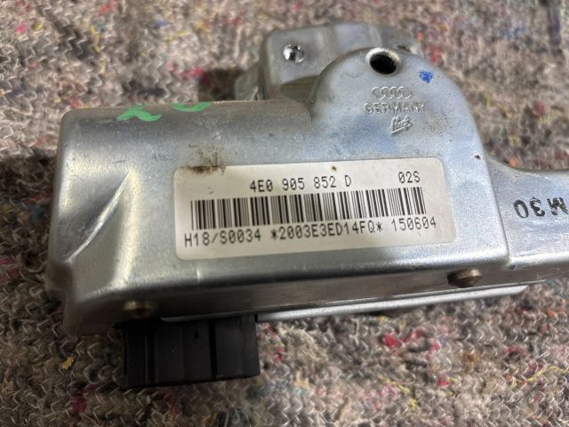 bontott AUDI A8 Kormányzár (Elektromos)