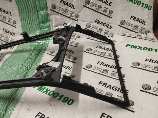 bontott AUDI A8 Középkonzol Keret