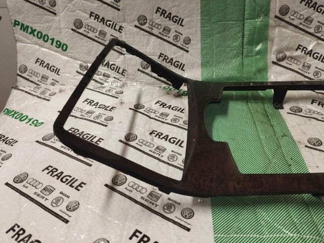 bontott AUDI A8 Középkonzol Keret