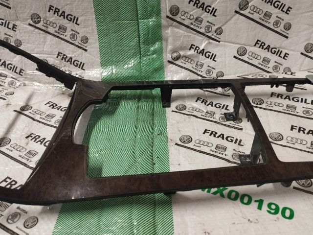 bontott AUDI A8 Középkonzol Keret