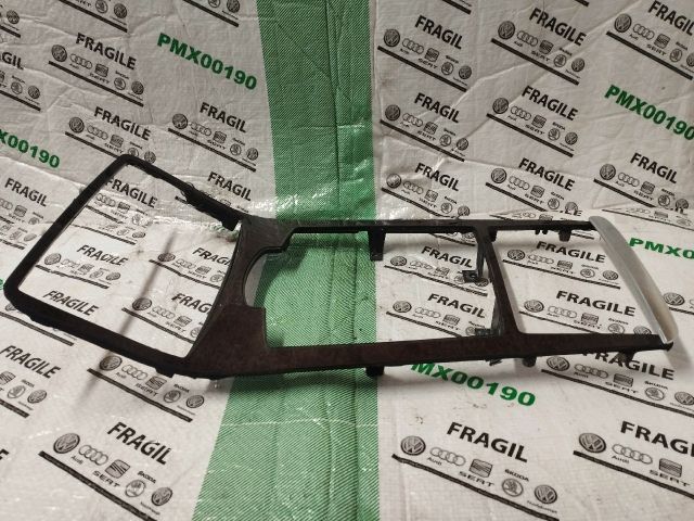 bontott AUDI A8 Középkonzol Keret