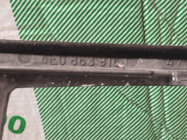 bontott AUDI A8 Középkonzol Keret