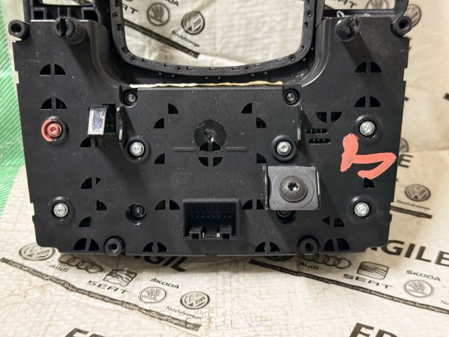 bontott AUDI A8 Középkonzol Vezérlő Panel